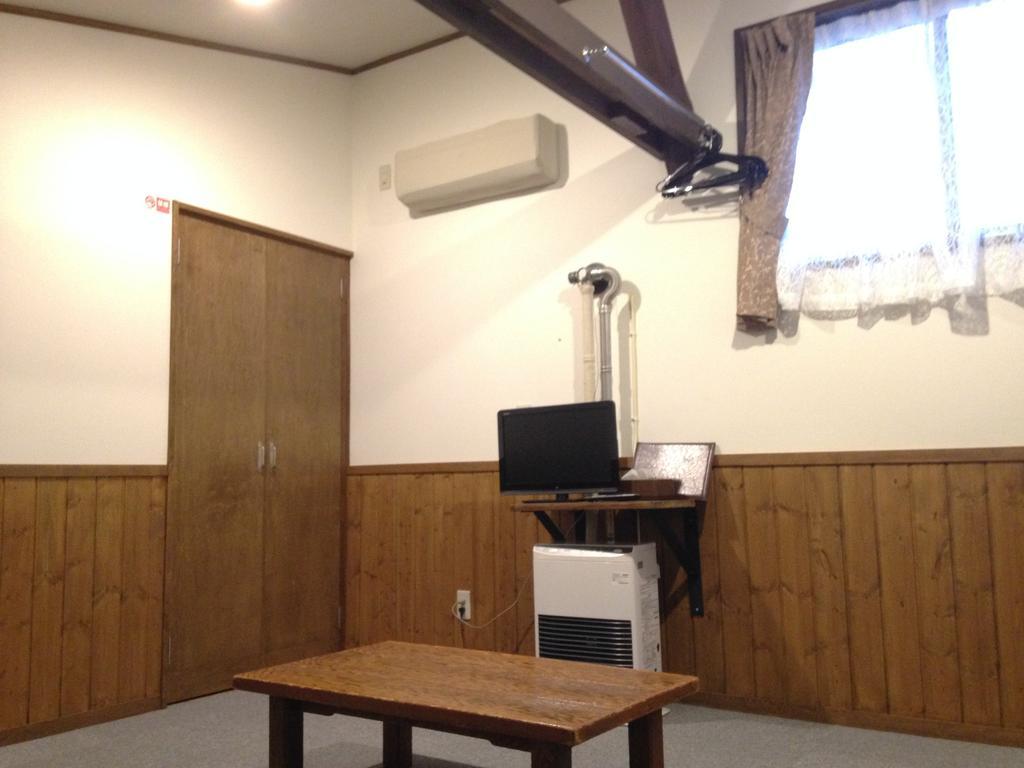Community House Tyrolien Hakuba Exterior foto